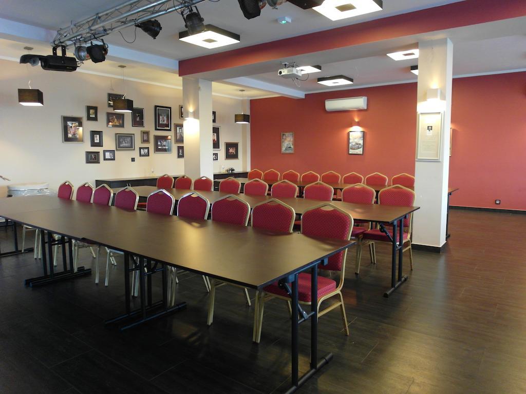 Garagehotel Wloclawek Bagian luar foto